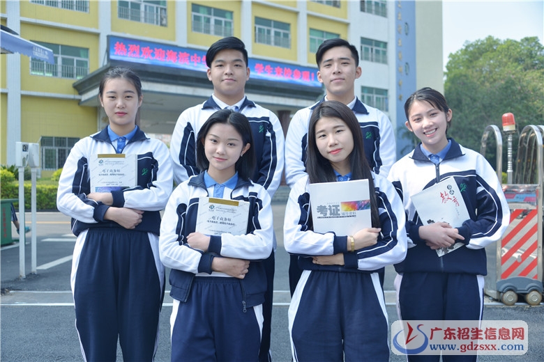 【校園動態(tài)】攜創(chuàng)學(xué)子拍攝招生宣傳照 為母校代言