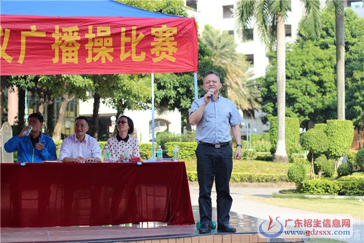 吳浩宏校長(zhǎng)宣傳比賽開(kāi)始及校園文化節(jié)正式啟動(dòng)