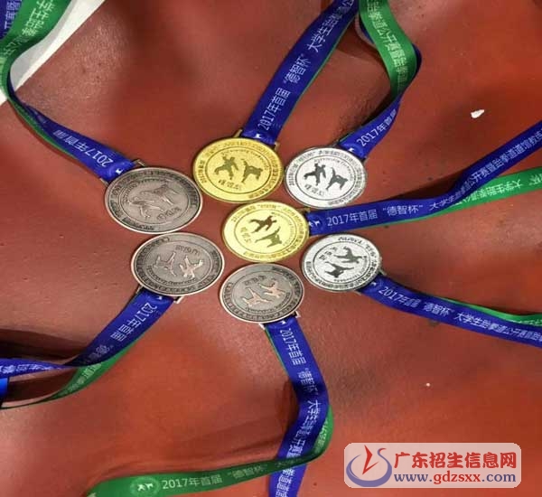 廣州現(xiàn)代信息學(xué)院跆拳道協(xié)會(huì)斬獲兩金、兩銀、三銅
