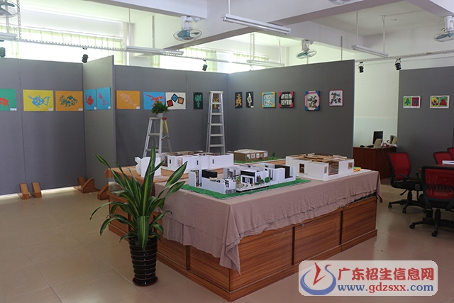 平面專業(yè)作品展廳 拷貝.jpg