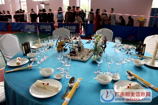 “南國(guó)紅豆競(jìng)芳菲”