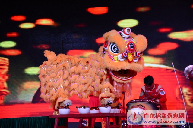 舞獅《豐衣足食》