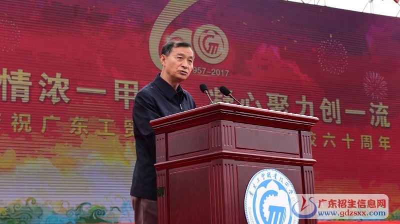  廣東省教育廳副巡視員胡振敏同志在慶典大會(huì)上致辭