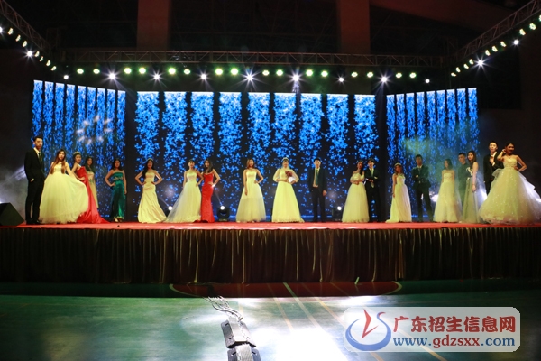 服裝表演《夢(mèng)中的婚禮》