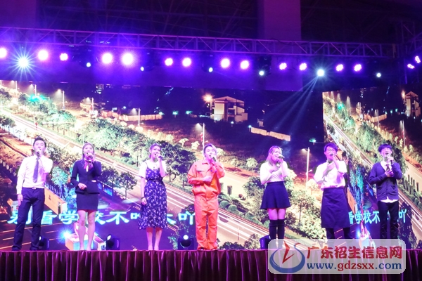 情景表演唱《憶青春》