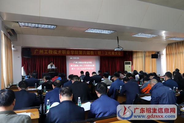 會議氣氛團結(jié)認(rèn)真、催人奮進(jìn)