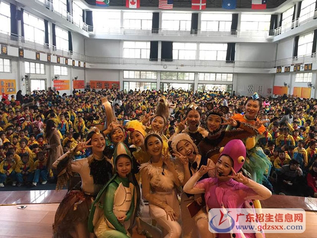 圖2：全科兒童劇《迷之羽毛》演出現(xiàn)場(chǎng)