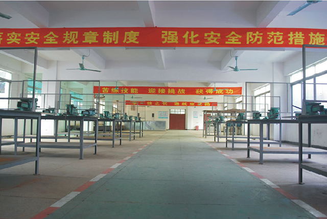 鉗工實(shí)訓(xùn)中心 